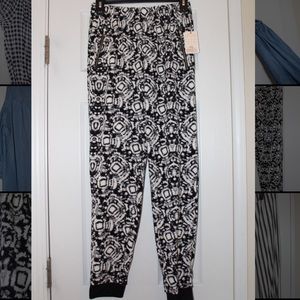 Black and white pattern pants with tag!✨